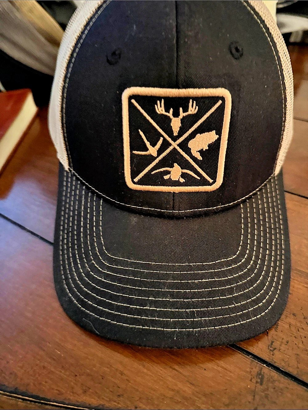 Trucker Hat in Black & Beige Like New